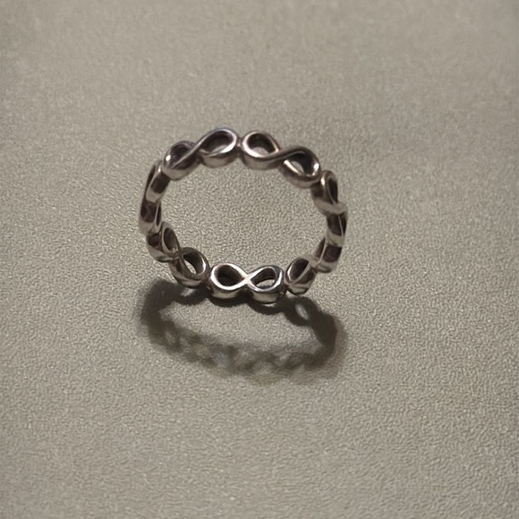 Elegant Sterling Silver 925 Infinity Ring size 5 - Picture 16 of 16